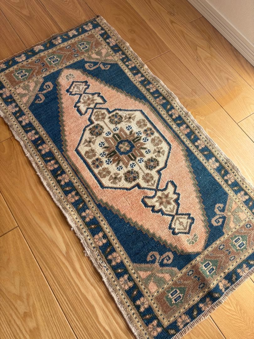 値下げ！トルコヴィンテージラグ　53×101 ネイビー&ピーチカラー 値下げ！トルコヴィンテージラグ 53×101 ネイビー&ピーチカラー 値下げ