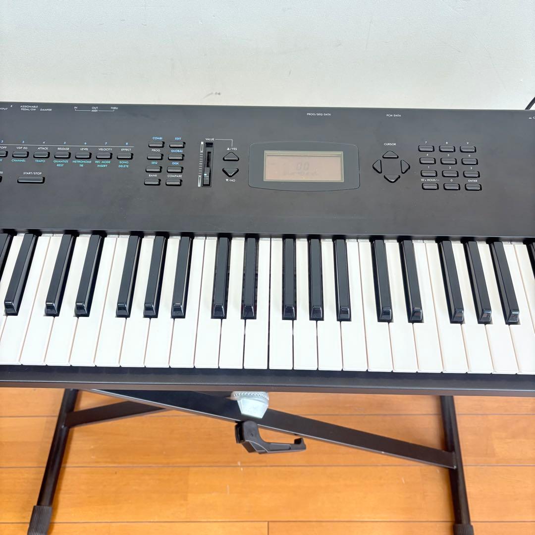 美品•音出し確認済み】KORGコルグ シンセサイザー ワークステーション