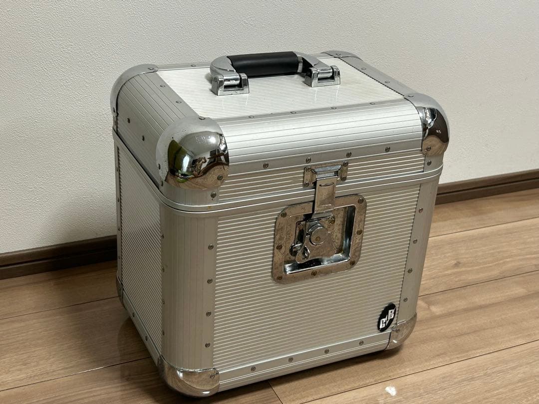 【匿名配送】レコード収納ケース LP版50枚収納 アルミシルバー　DJ機材 Amazon.co.jp: 丈夫なビニールレコード収納ボックス - アルバム