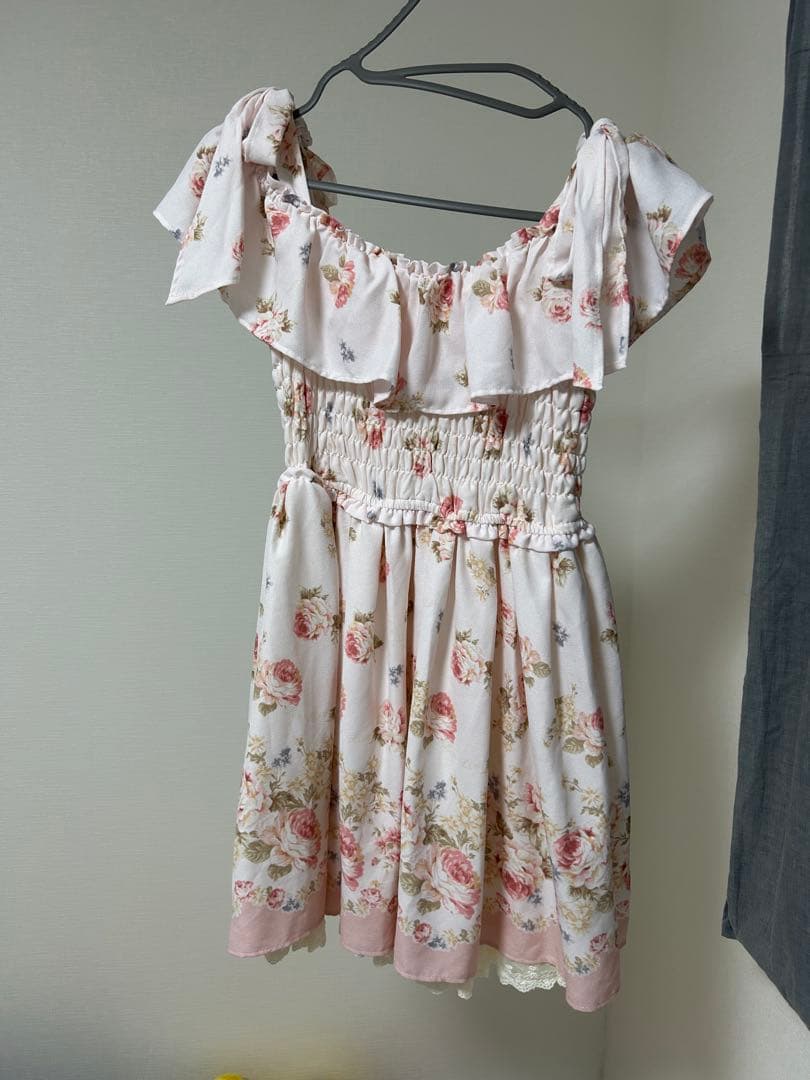 リズリサ 花柄オフショルダーミニワンピース - メルカリ