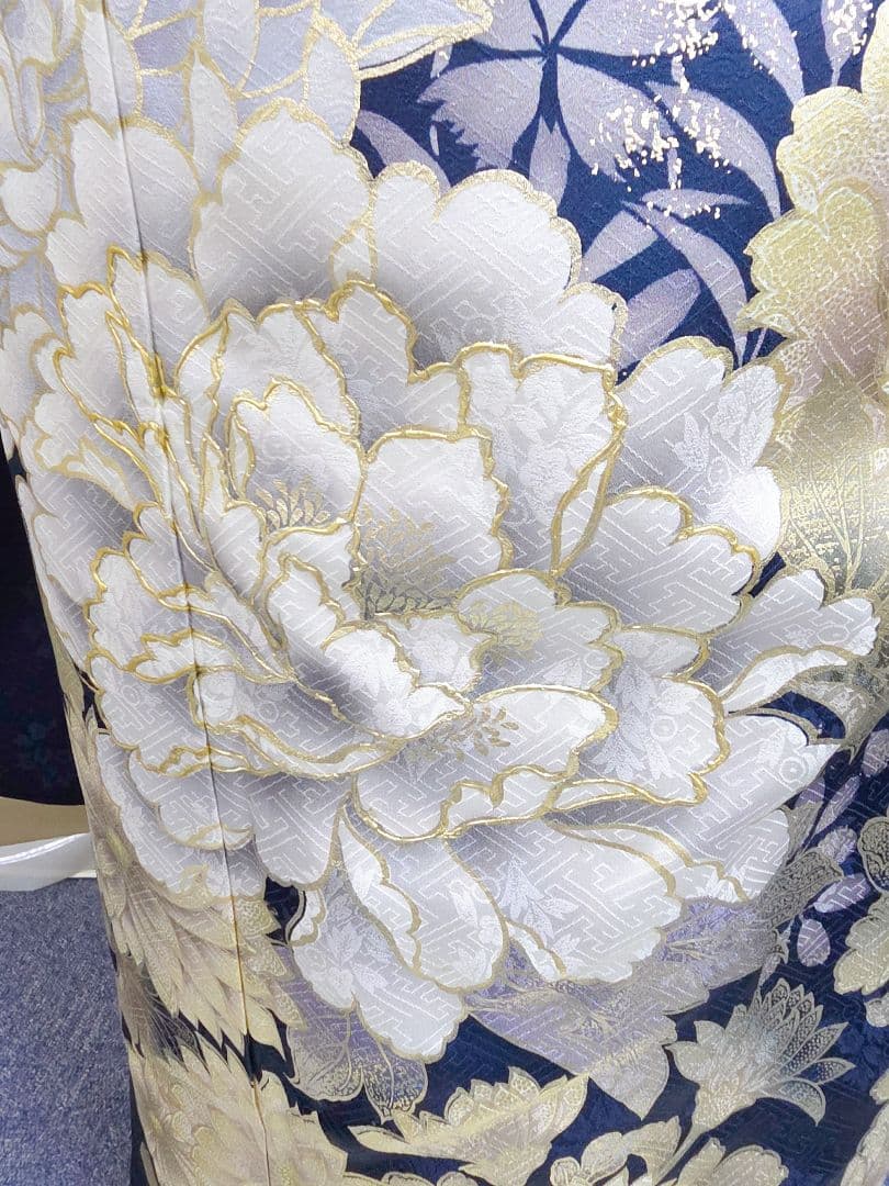 157~170センチぐらいの方が適応サイズ】振袖のみ るなのあ紺色 - メルカリ