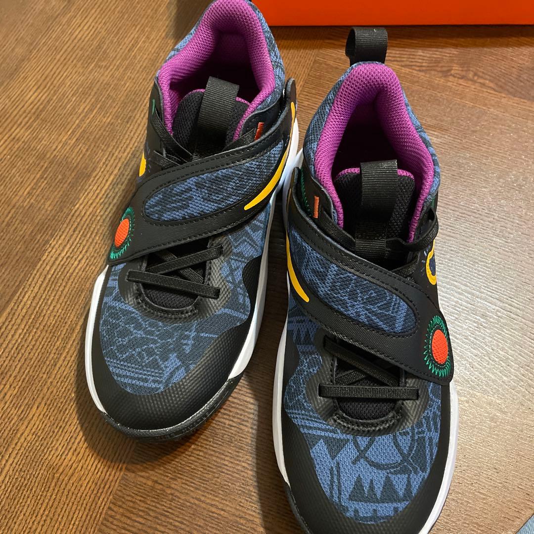 値下げ！ナイキ　NIKE Team hustle D11 23.5cm