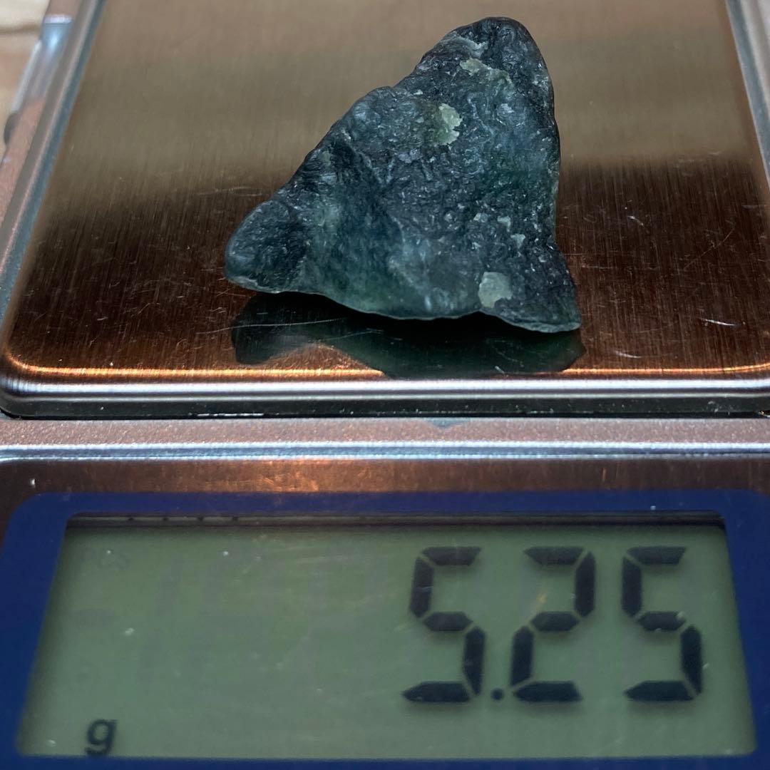 糸魚川翡翠　入りコン沢 茄子紺 翡翠　原石　5.2ｇ