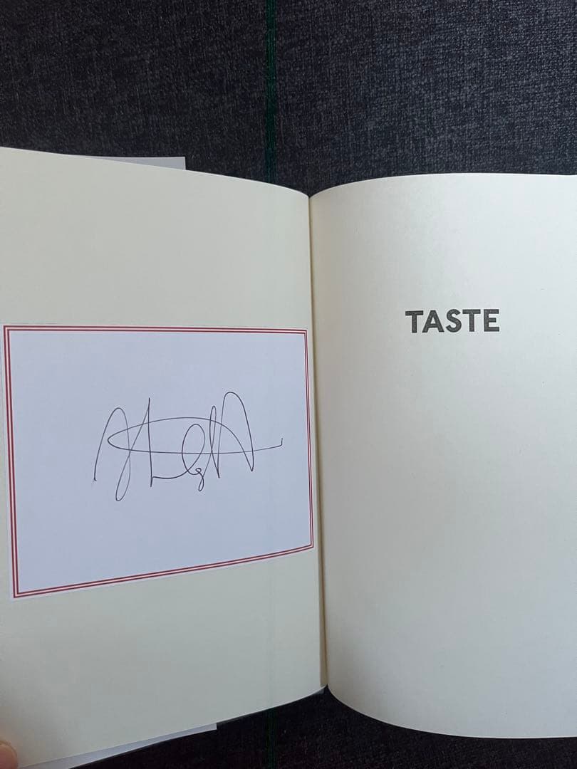 【サイン本】スタンリー•トゥッチ『Taste』