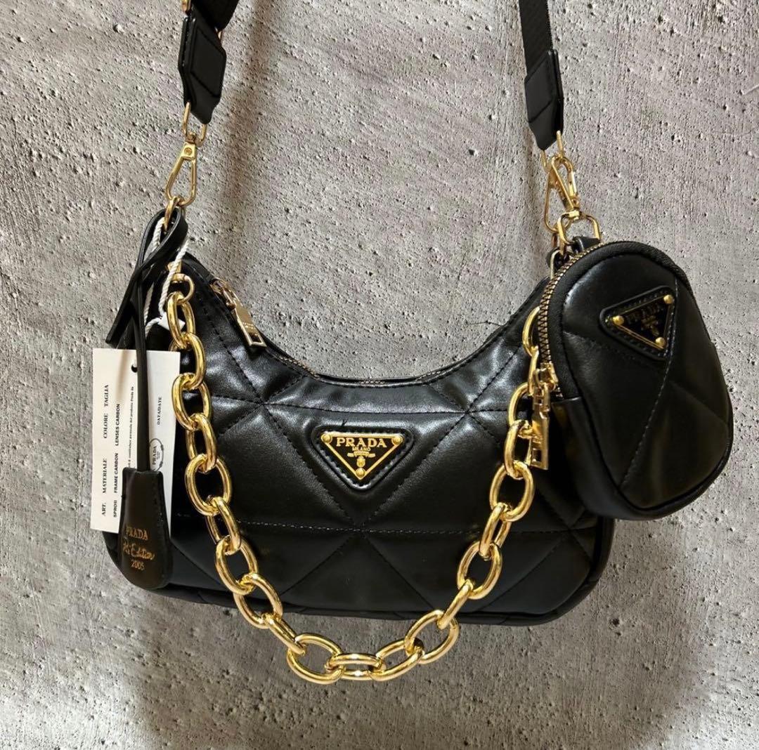 PRADA ノベルティブラック ショルダーバッグ キルティング - メルカリ