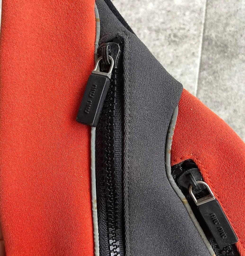 ぽんちゃん 様 miumiu ボディバッグ ビンテージ アーカイブ Y2Kの通販