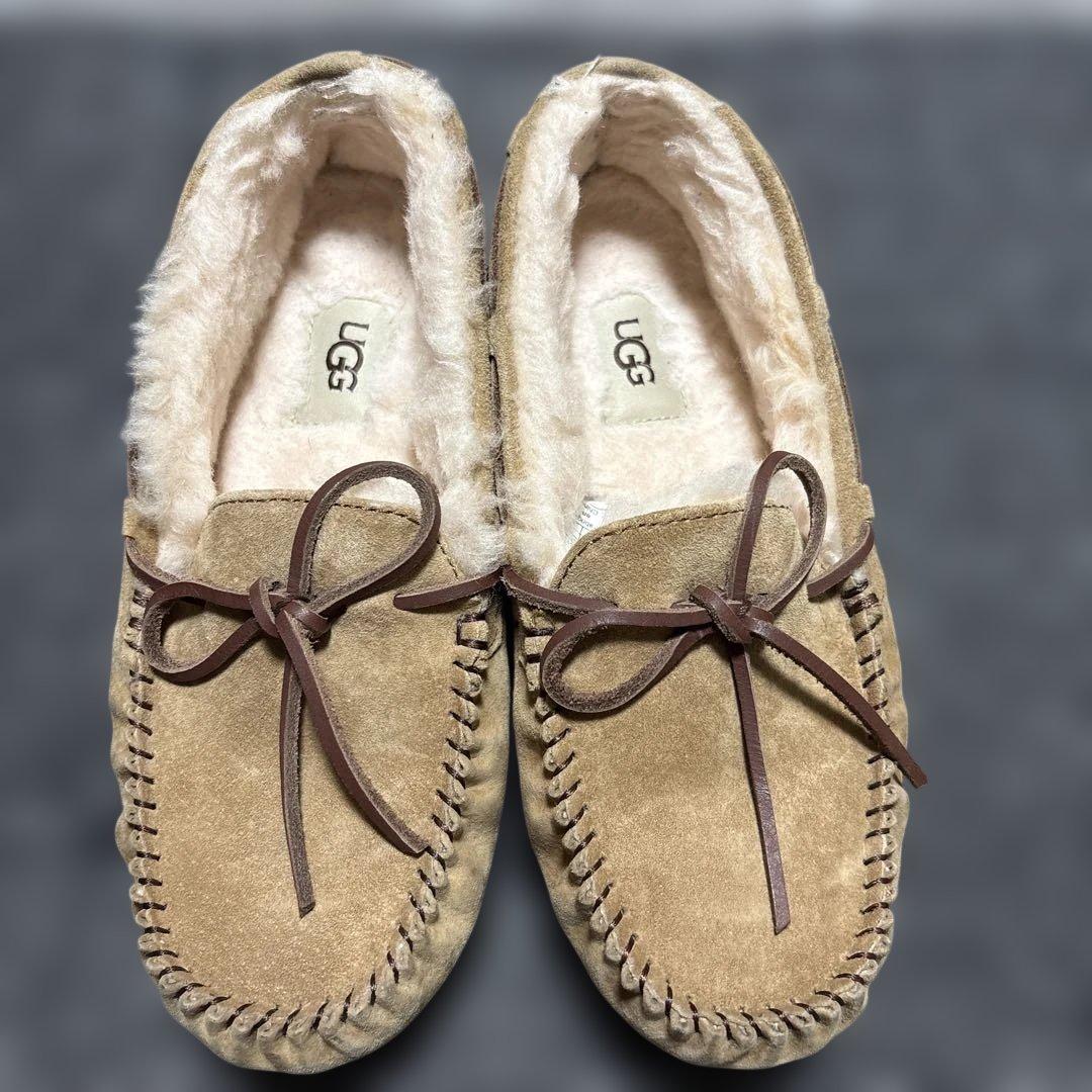 UGG ベージュ スエード モカシン - メルカリ