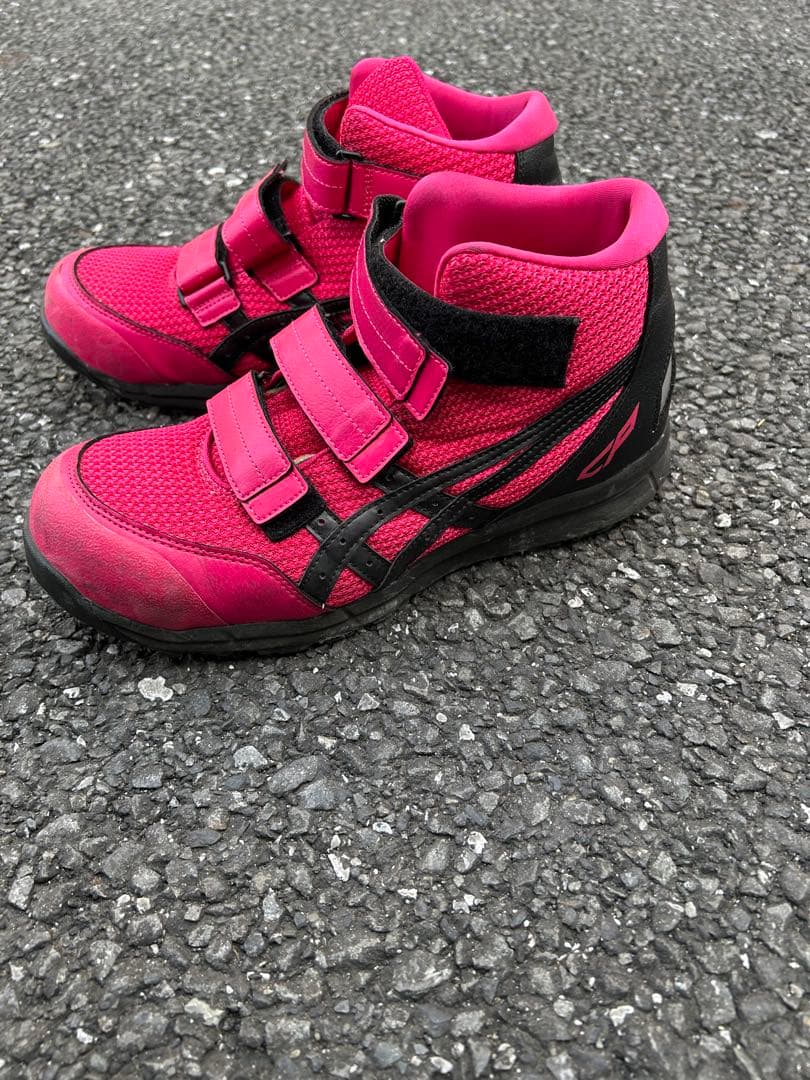 ピンク ハイカット安全靴 アシックス - メルカリ