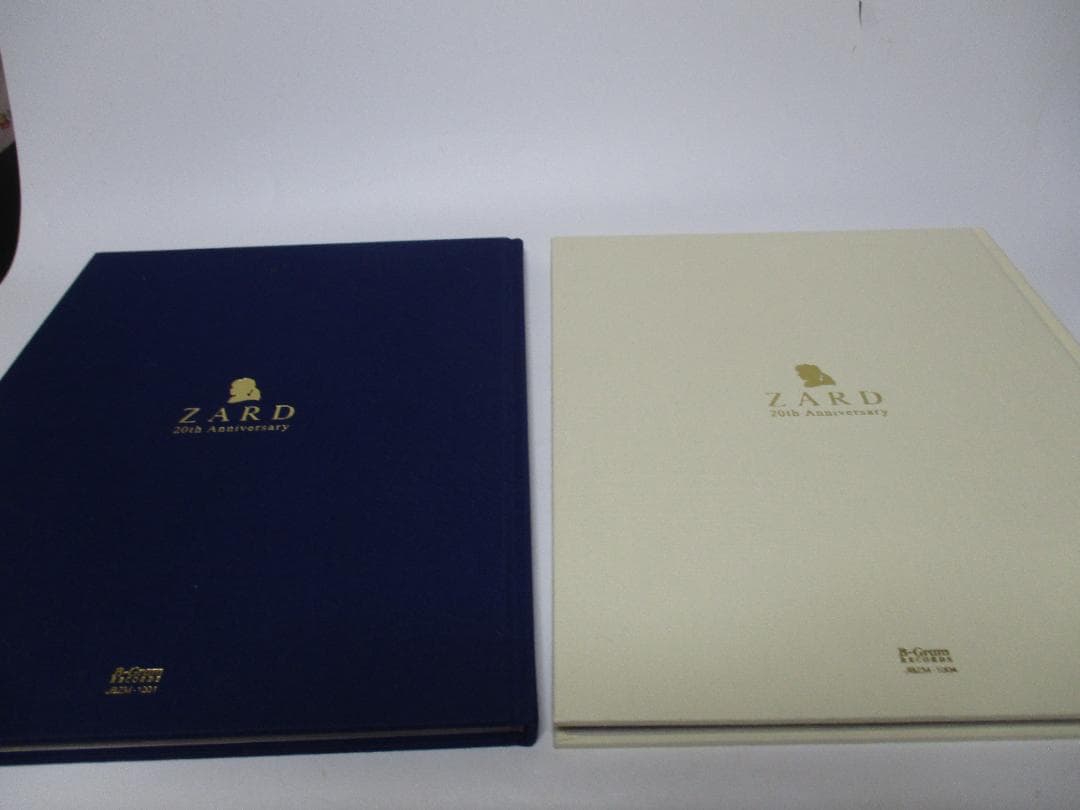 ZARD 20周年記念写真集 「ZARD Portfolio」全4冊セット - メルカリ