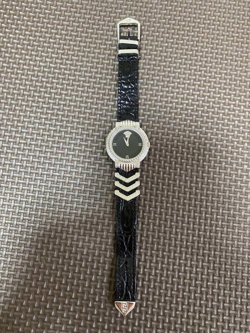 VERSACE 時計 ヴェルサーチェ、ブランド初となるスケルトン仕様の自動巻き腕時計を