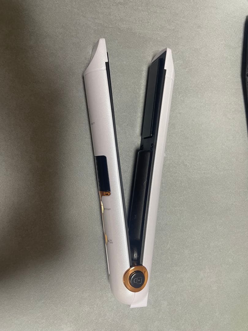 agetuya ブラシヘアアイロン 充電スタンドADORIC beautyつき - メルカリ