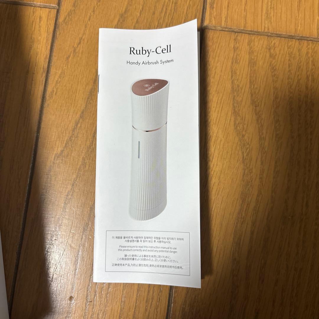 Ruby Ceelハンディブラシ ホワイト