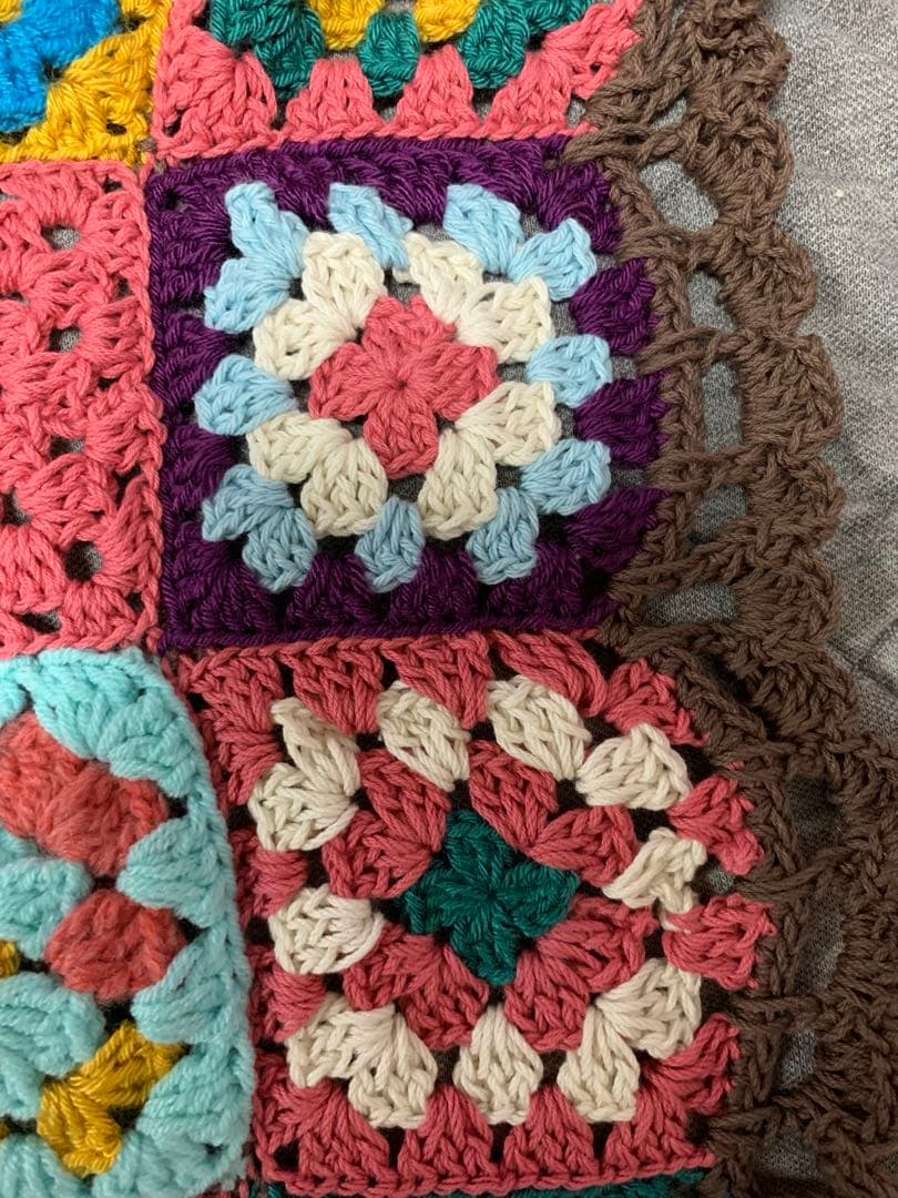 ♡モチーフ編みのマルチカバー かご目隠し グラニースクエア 手編み