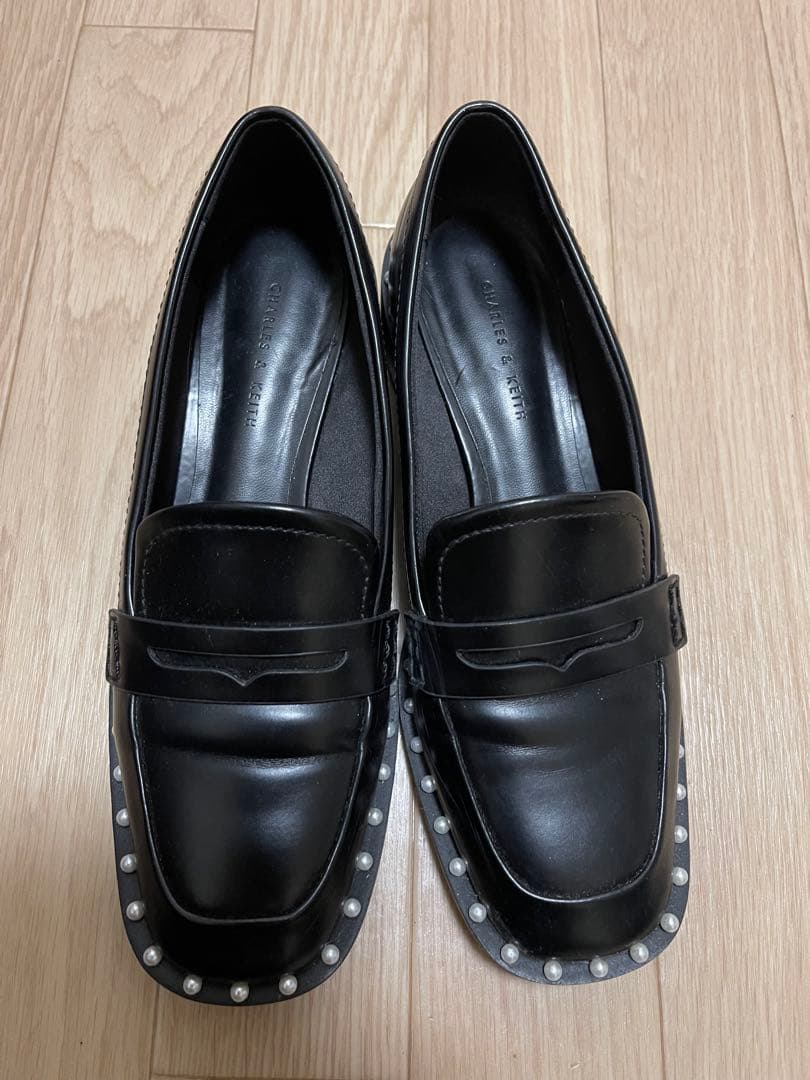 スタッズ付きブラックレザー ローファー - メルカリ