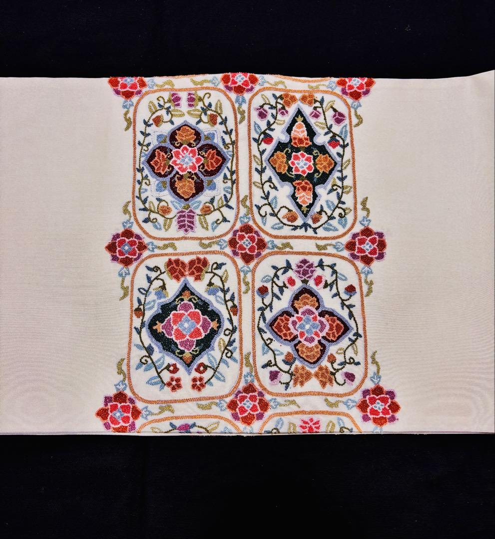 未使用品】袋帯 相良刺繍 宝相華 お太鼓柄 色合い可愛い 柔らかめ