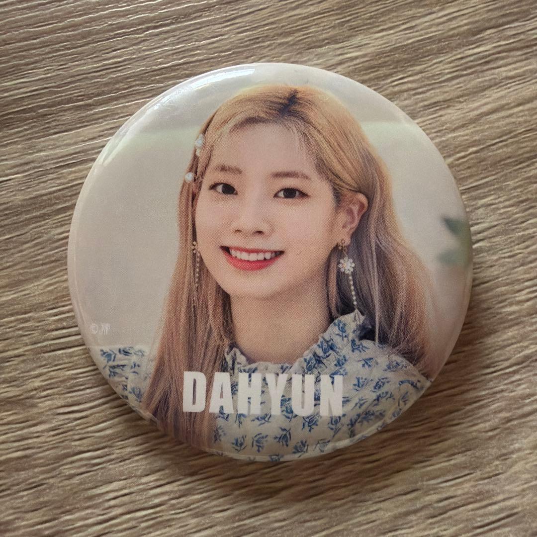 TWICE ダヒョン缶バッジ 5個セット - メルカリ