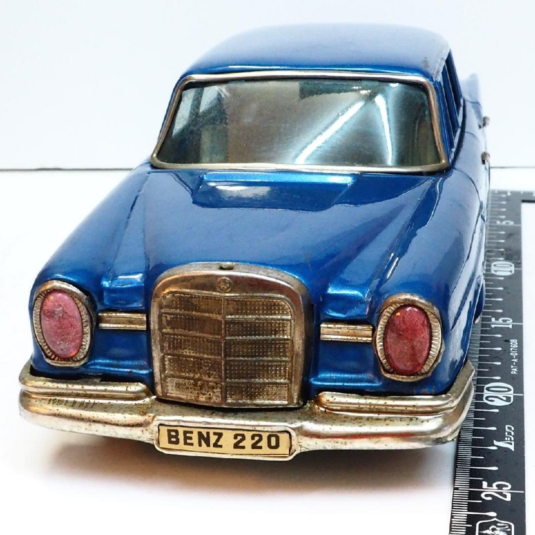 萬代屋【メルセデス ベンツ220大サイズ青エンブレム欠】ブリキtin car