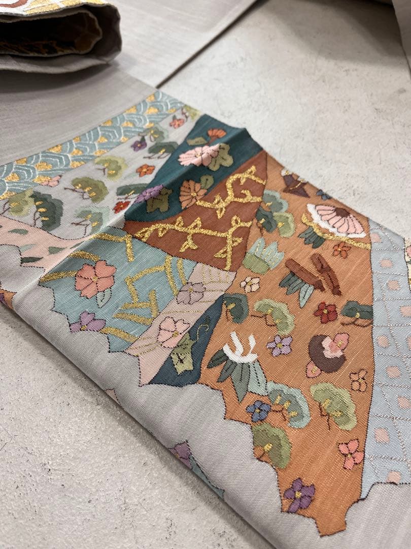 仕立て上がり新品袋帯 薄いグレーに鶴松花宝尽くしなどおめでたい柄