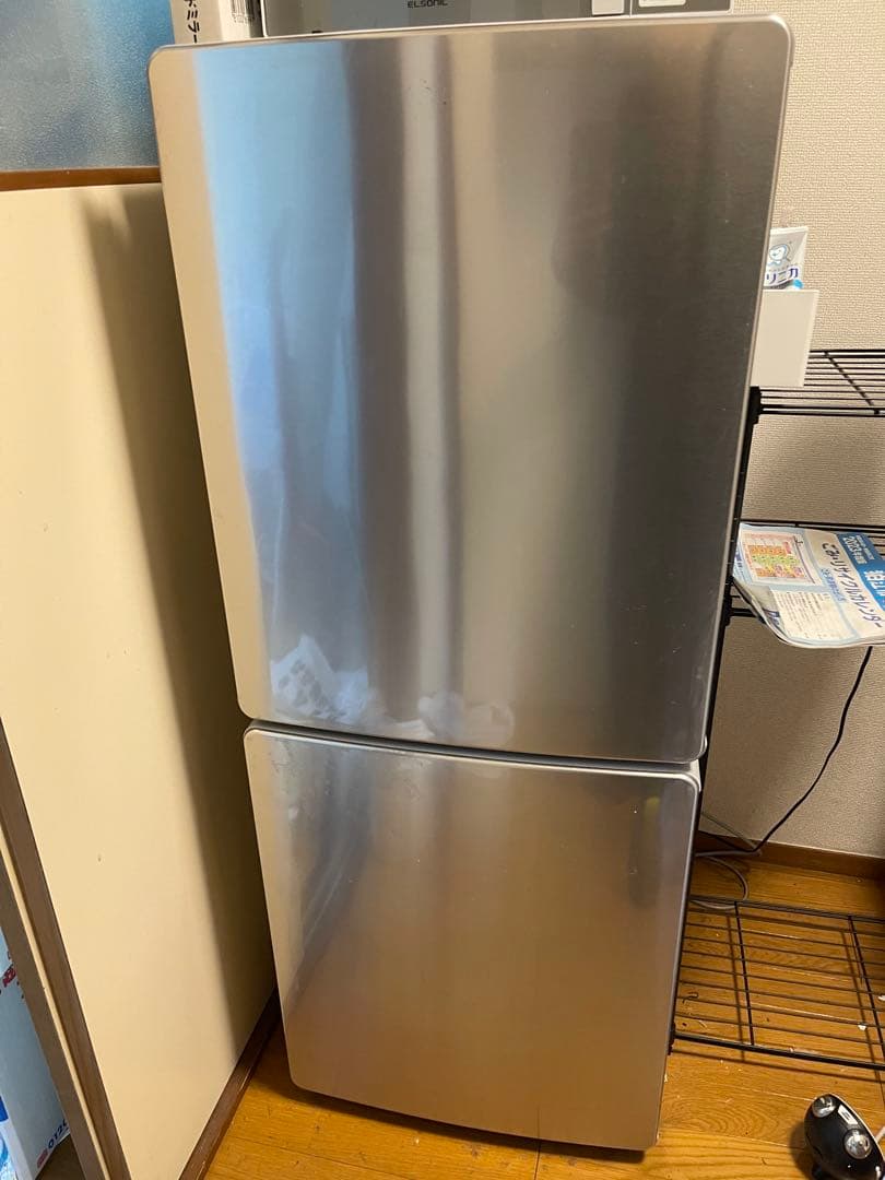 【美品】エルソニック　ELSONIC 2ドア冷蔵庫 2023年製のELSONIC（エルソニック）2ドア冷蔵庫 EJ-R832W【出張買取