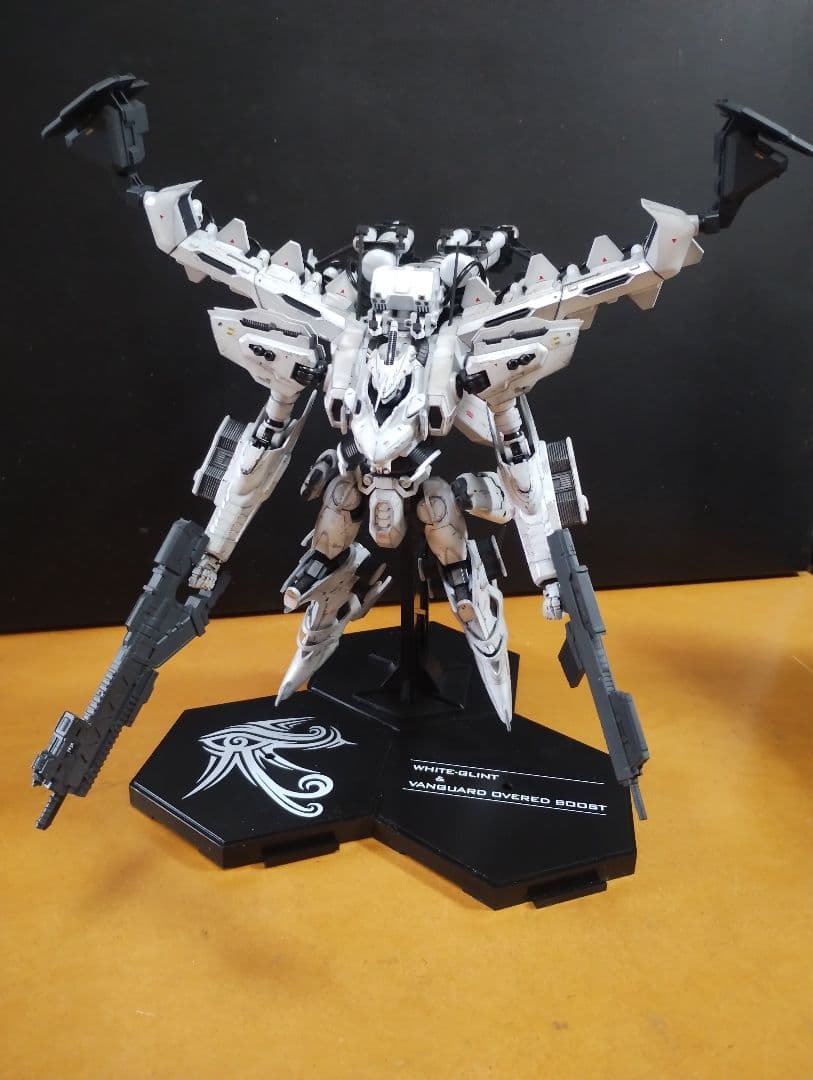 アーマードコア　ホワイト・グリント & V.O.B【全塗装完成品】 ARMORED CORE V.I.」シリーズより「ホワイト・グリント＆V.O.Bセット