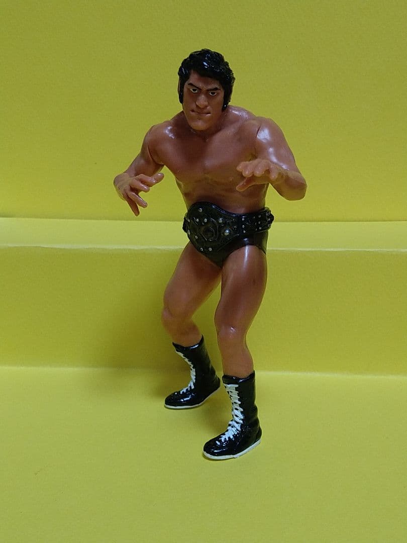 アントニオ猪木、小川直也、大仁田厚、桜庭和志、春一番のフィギュア7体