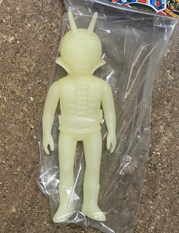 仮面ライダーV3 蓄光版 無版権 27cm 希少 Yahoo!オークション - 希少 仮面ライダーメモリアル 仮面ライダーV3 フ