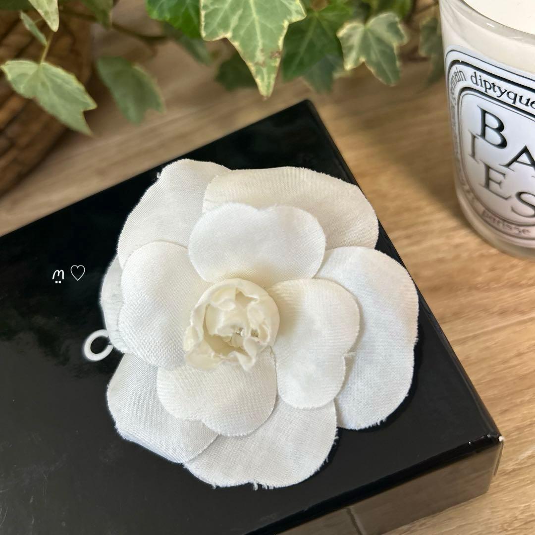 CHANELシャネル カメリアコサージュ ブローチ シルク ホワイト 卒業