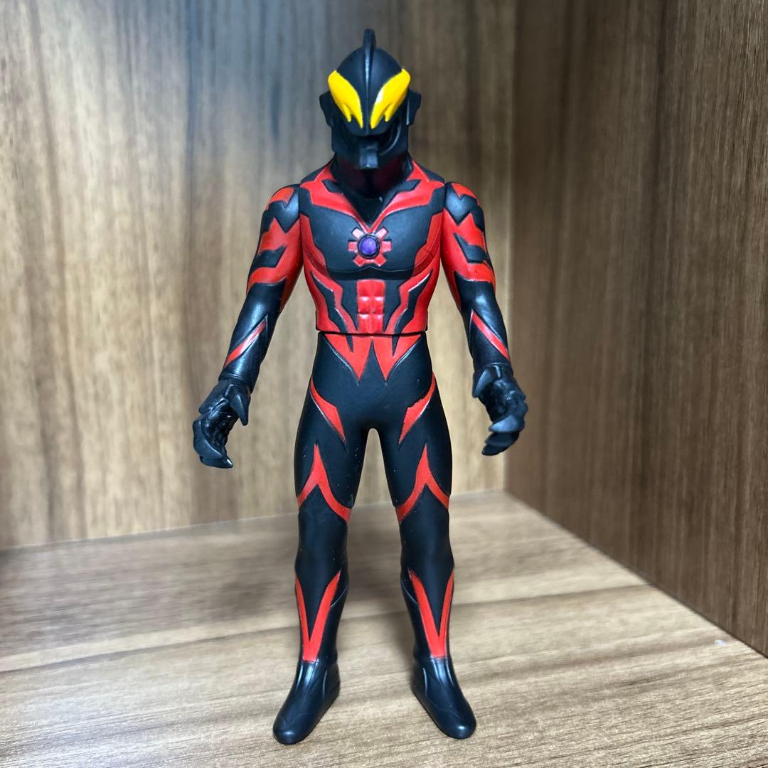 ウルトラマンベリアル ライブサイン付き ソフビ - メルカリ