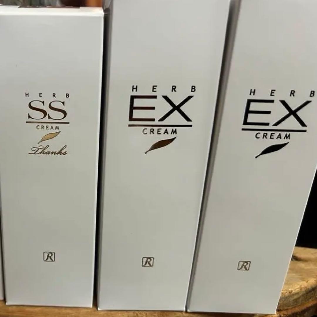 ロイヤル化粧品　EX2本　SS1本　３本セット Amazon | ロイヤル化粧品 ロイヤルハーブ EXクリーム 50g 保湿 純金箔