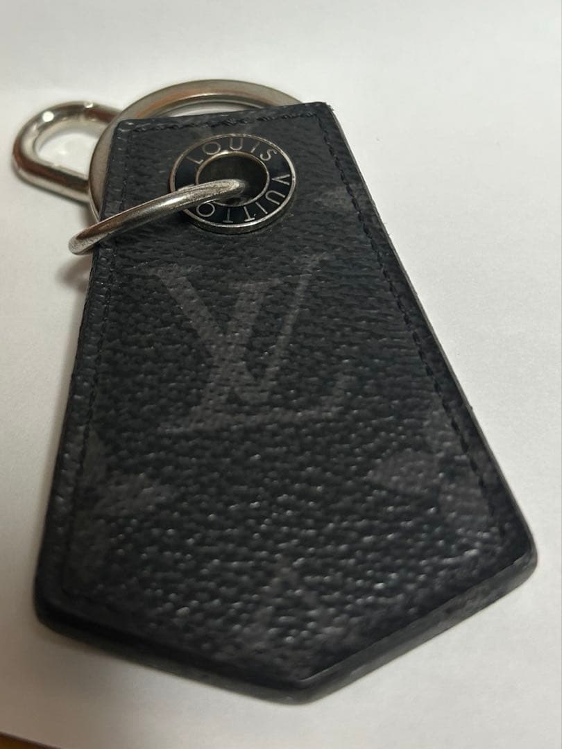 Louis Vuitton ブラックレザー キーホルダー イニシャル入り - メルカリ