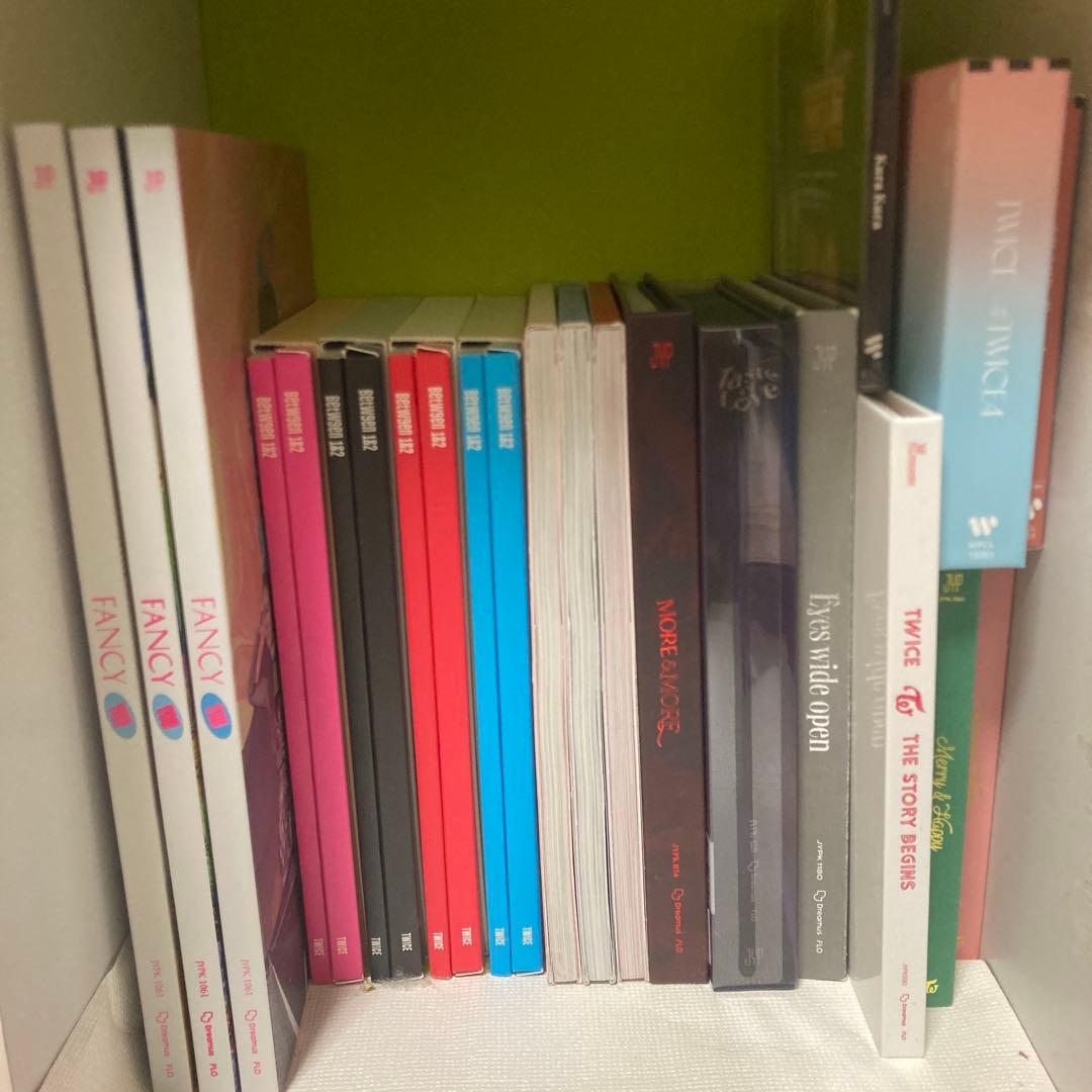 twiceアルバムまとめ売り TWICE アルバム まとめ売り 8点 中身あり 購入特典 - メルカリ