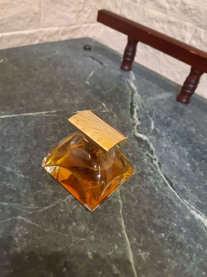 エスティローダー　SPELL BOUND PARFUM 7.5ml