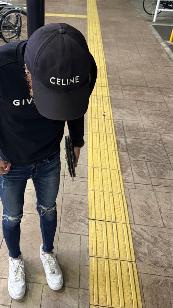 GIVENCHY ジバンシー ブラック スウェット 12+ - メルカリ