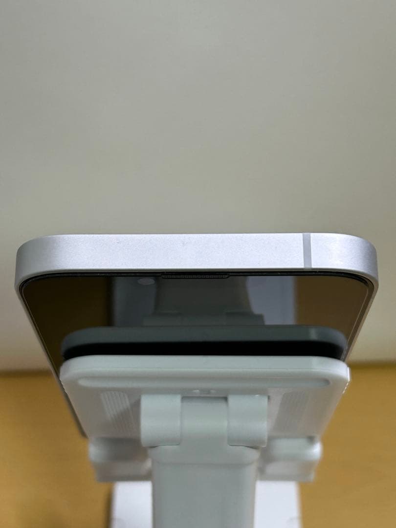 Apple iPhone16e 256gb ホワイト 1週間使用 iPhone 【使用9か月】Apple