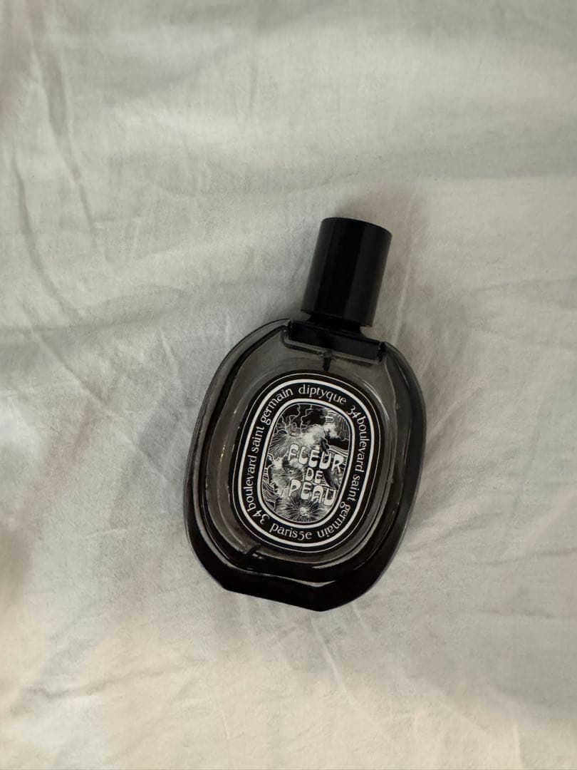 Diptyque Fleur de Peau ユニセックス香水 Fleur de Peau - Eau de parfum - 75ml | Diptyque Paris