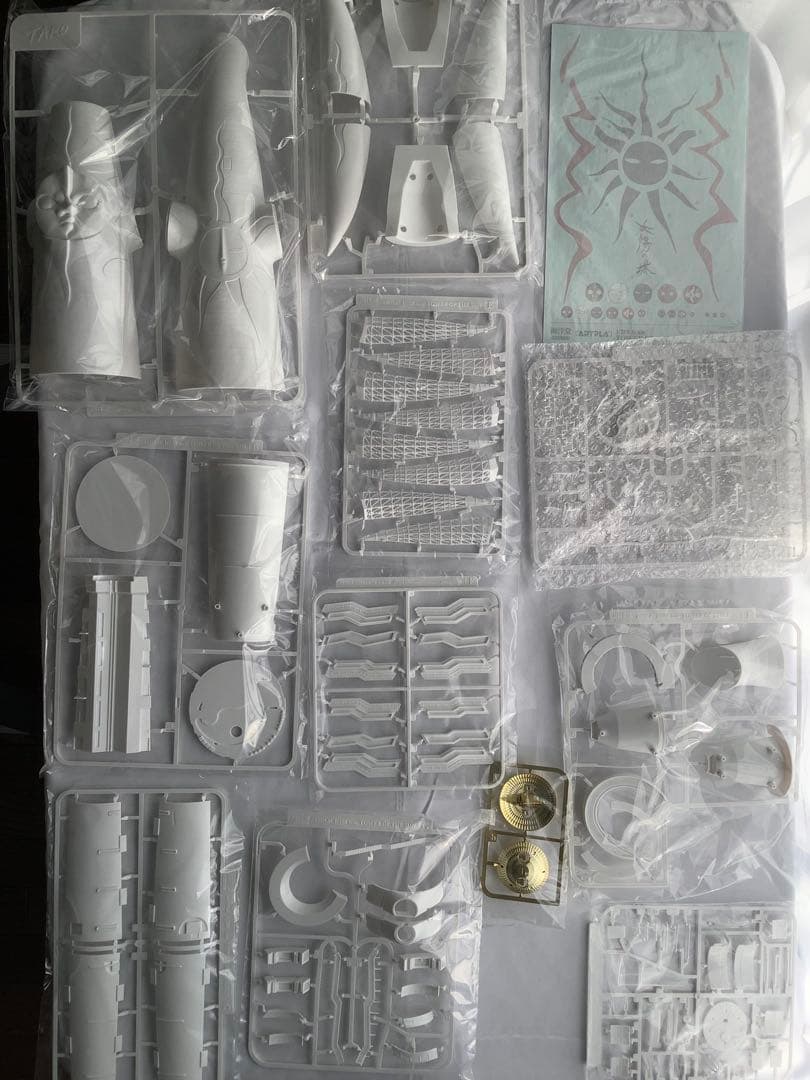 海洋堂 太陽の塔 1/200 未組立 箱・説明書完備 金メッキパーツ 万博