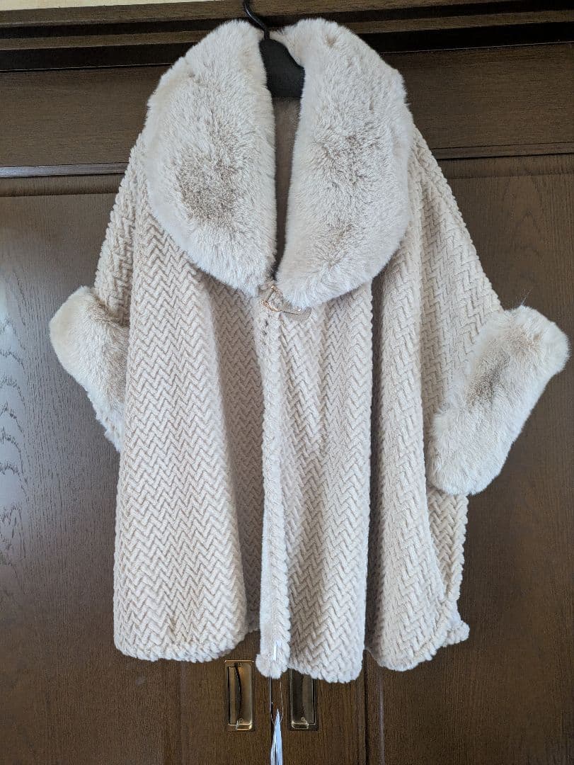 ISHIKAWA-LABO（イシカワラボ）ファー付きポンチョ【タグ付き】ベージュ