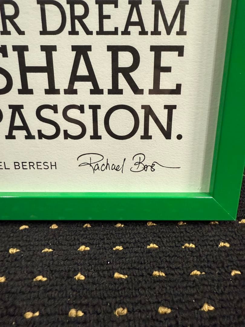 額装HOLSTEEマニフェストRachael Beresh サイン入り - メルカリ