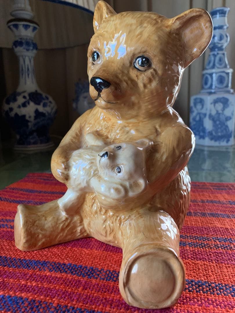 イギリスアンティーク クマさんがクマちゃんを抱っこしてるレアな陶器