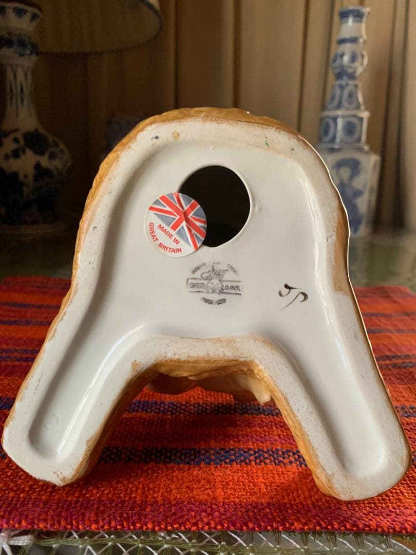 イギリスアンティーク クマさんがクマちゃんを抱っこしてるレアな陶器