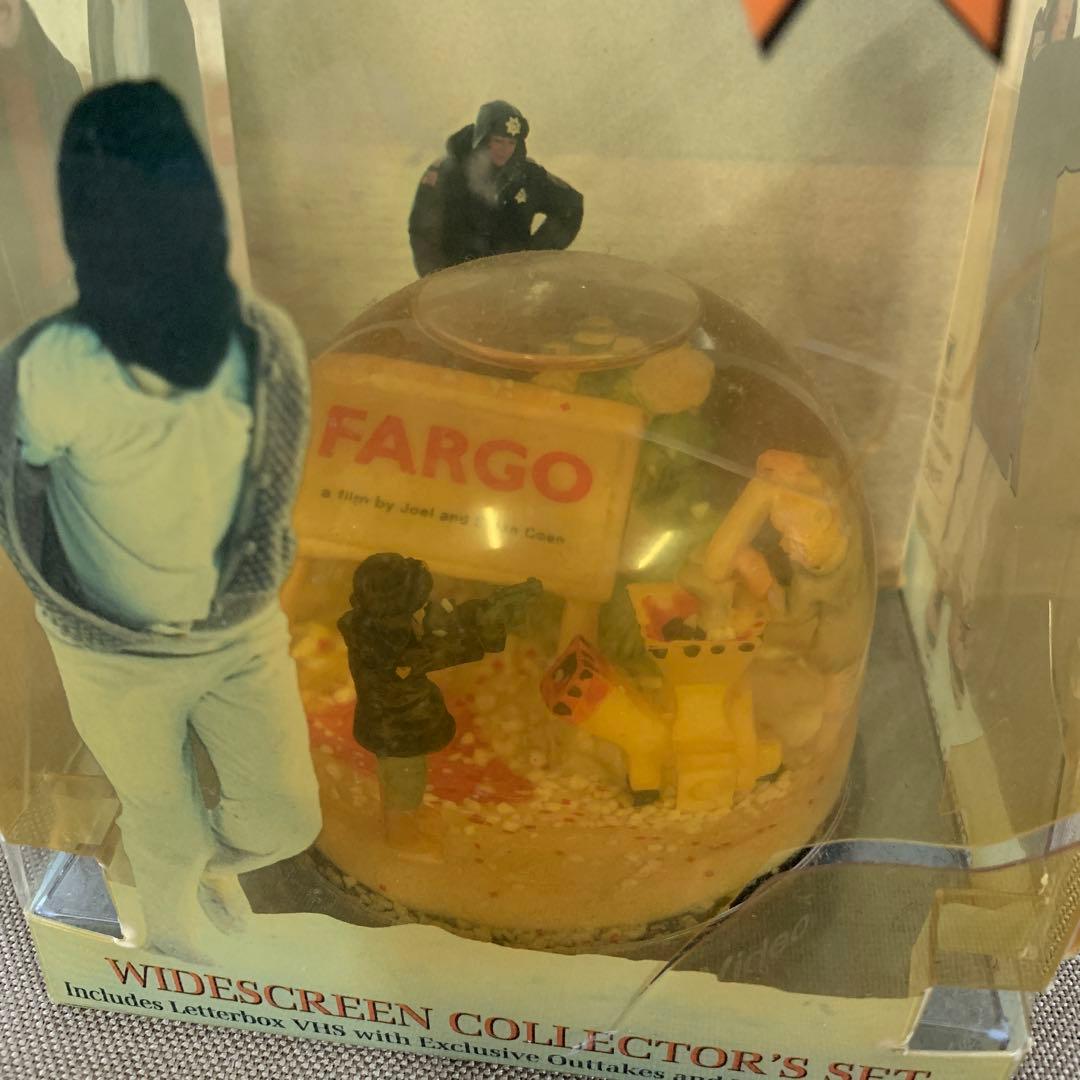 映画「FARGO」ビデオ&スノードームセット - メルカリ