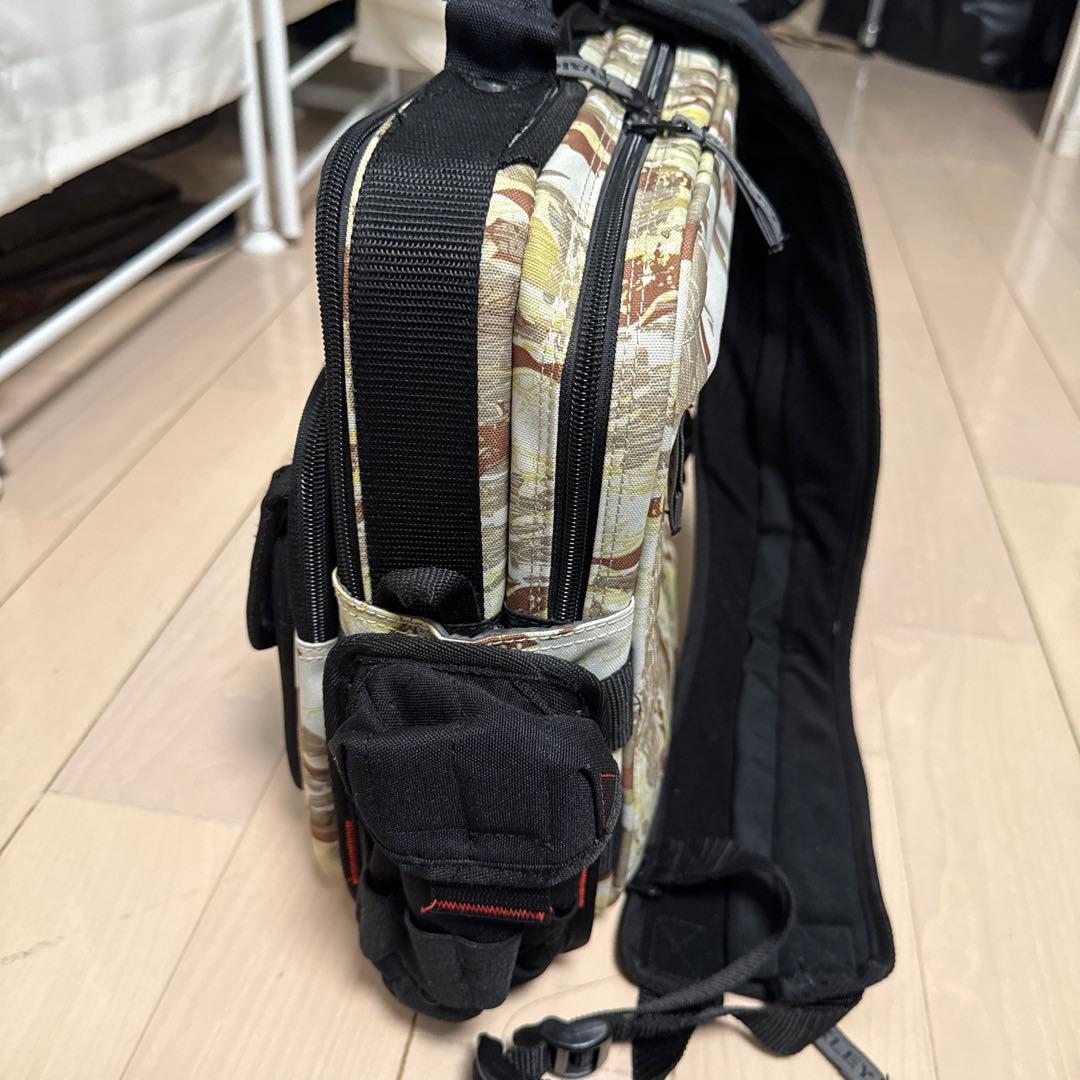 希少】オークリー 迷彩 カモフラ ビジネスバッグ 2way 多収納PCバック