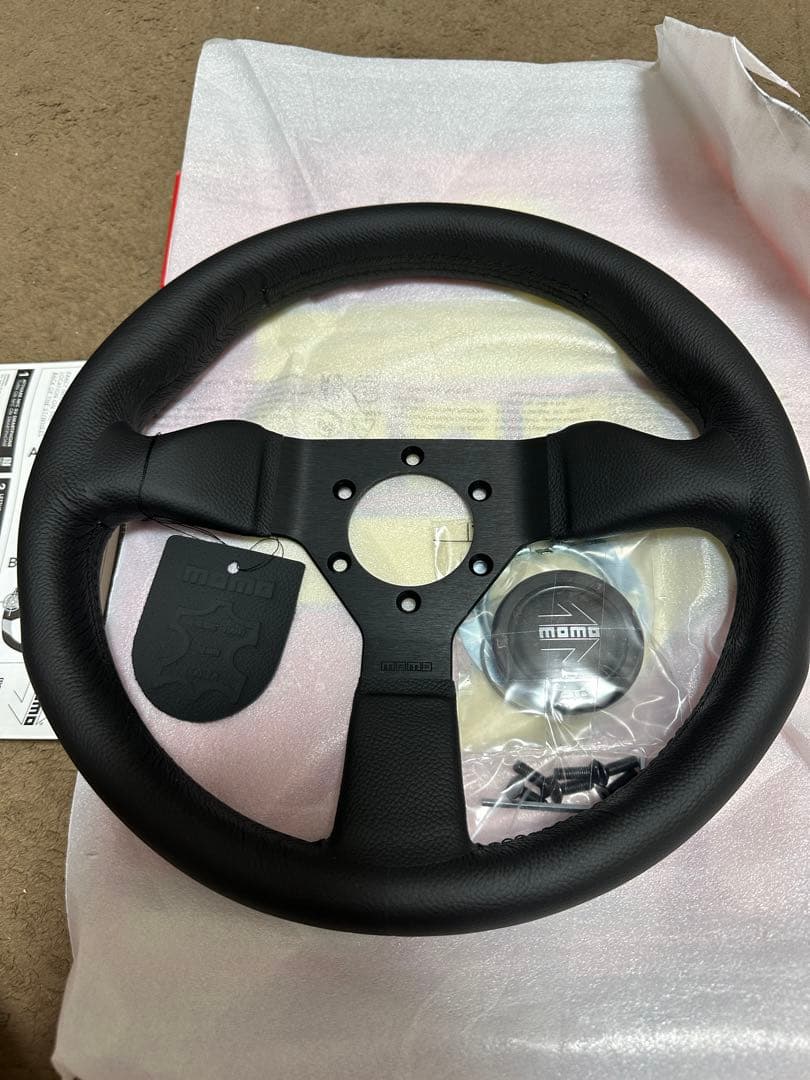 在庫処分格安momo モンテカルロ320mm正規品新品未使用 MOMO（モモ） 正規品 ステアリング MONTECARLO モンテカルロ 32パイ M