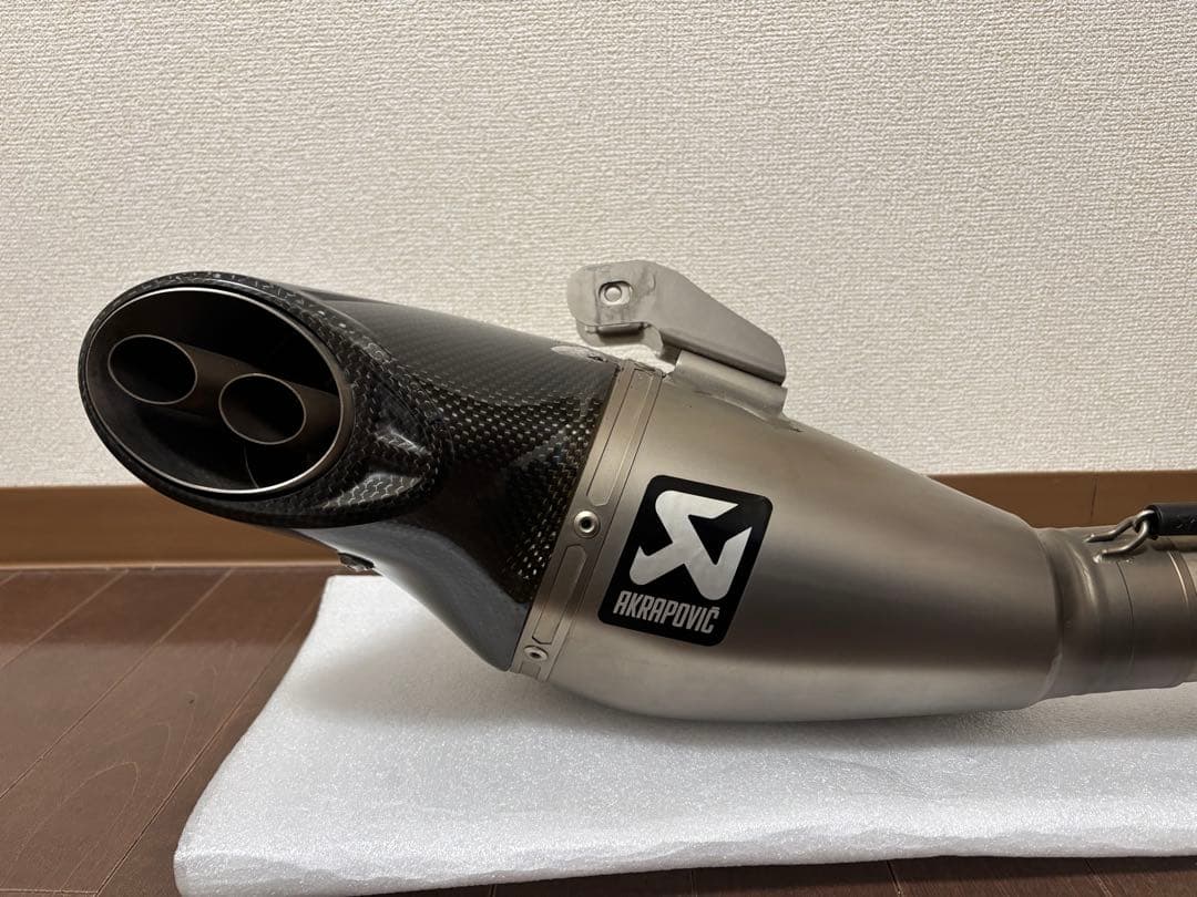 アクラポビッチ フルエキマフラー レーシングライン MT-07 / XSR700