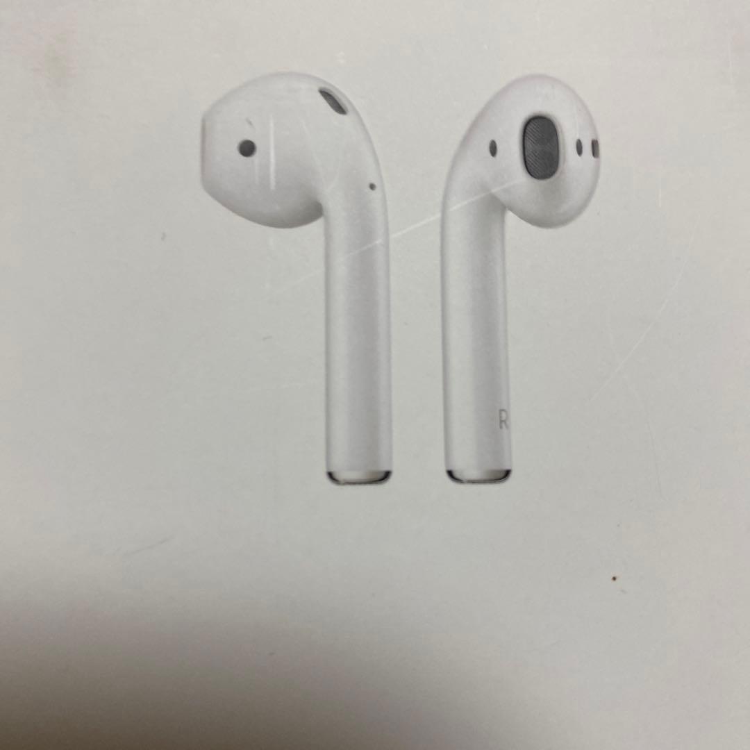 Apple Bluetoothワイヤレスイヤホン AirPods PV7J/A iPhone 7との相性抜群！ アップルの新型Bluetoothイヤホン「AirPods