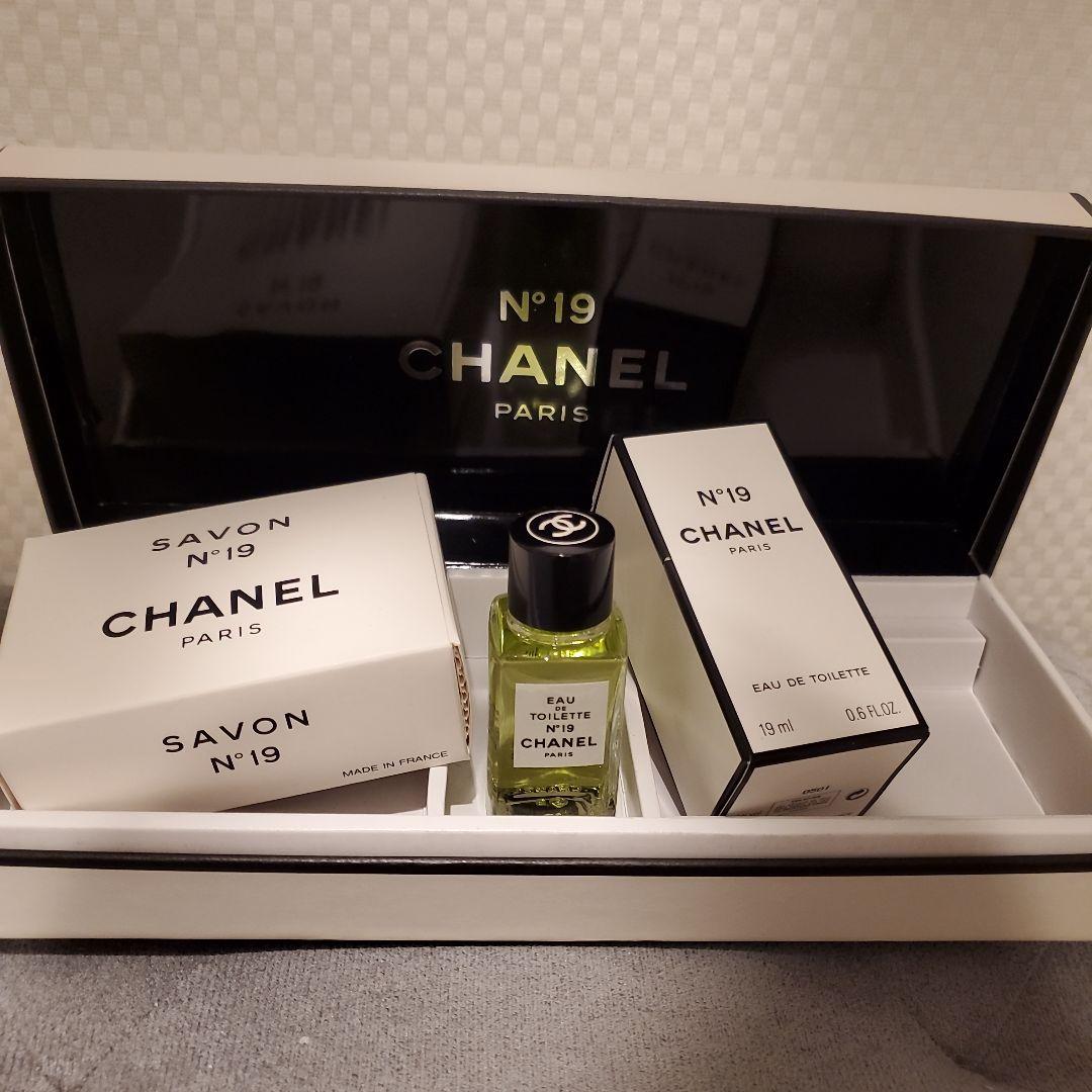 CHANEL N°19 香水とサボンセット シャネル N°19 - 香水・フレグランス | CHANEL シャネル