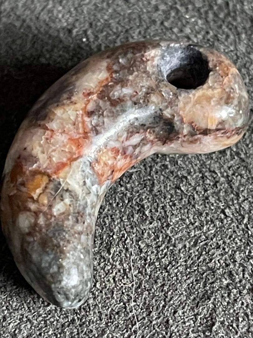 弥生〜古墳時代勾玉 変成岩？