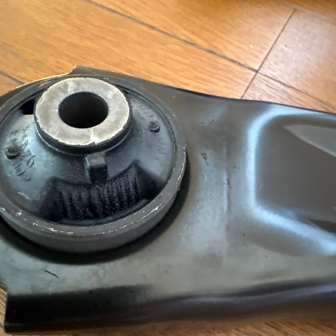 日産 エクストレイル DNT31純正ロアアーム左右セット 取り付けボルト