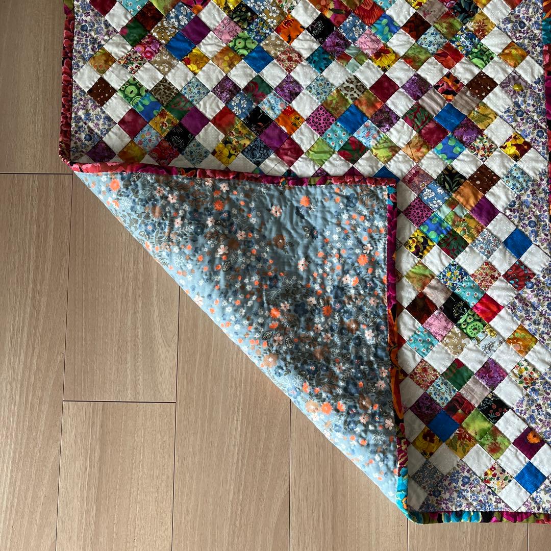 ハンドメイド キルトパッチワーク 四角つなぎタペストリー - メルカリ