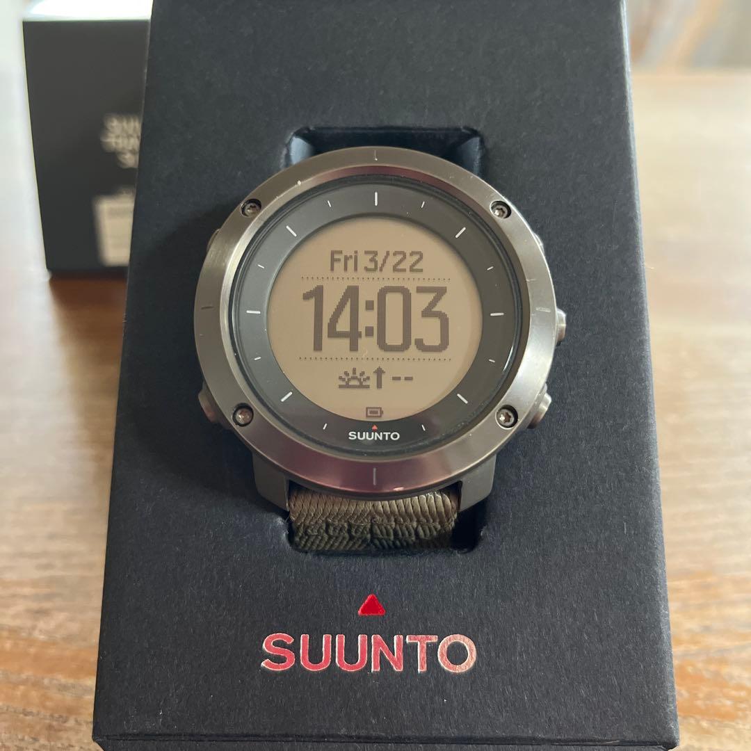 美品 SUUNTO TRAVERSE SLATE デジタル腕時計 USB充電式 美品 SUUNTO TRAVERSE SLATE デジタル腕時計 USB充電式